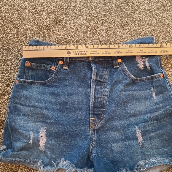 Levi’s Premium Ribcage Shorts Size 26 - Picture 5 of 6
